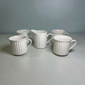 JCPenney Italiana (4) White Cup & (1) Creamer Set Embossed Ribbed Basket Weave